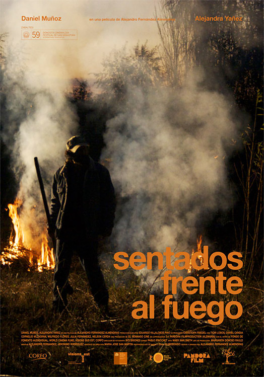 Sentados frente al fuego