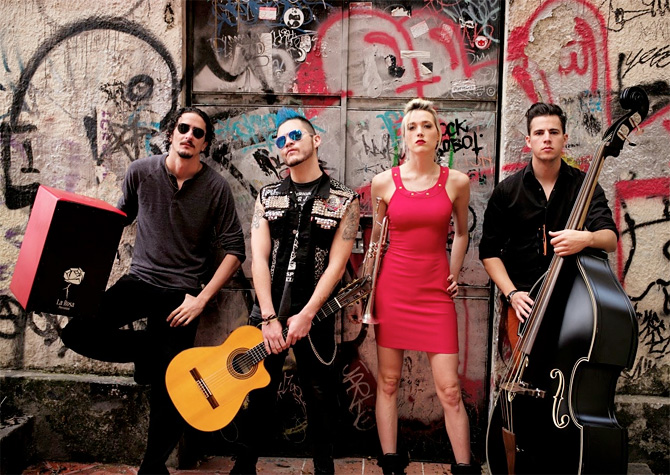 Frenético ritmo - Jenny And The Mexicats